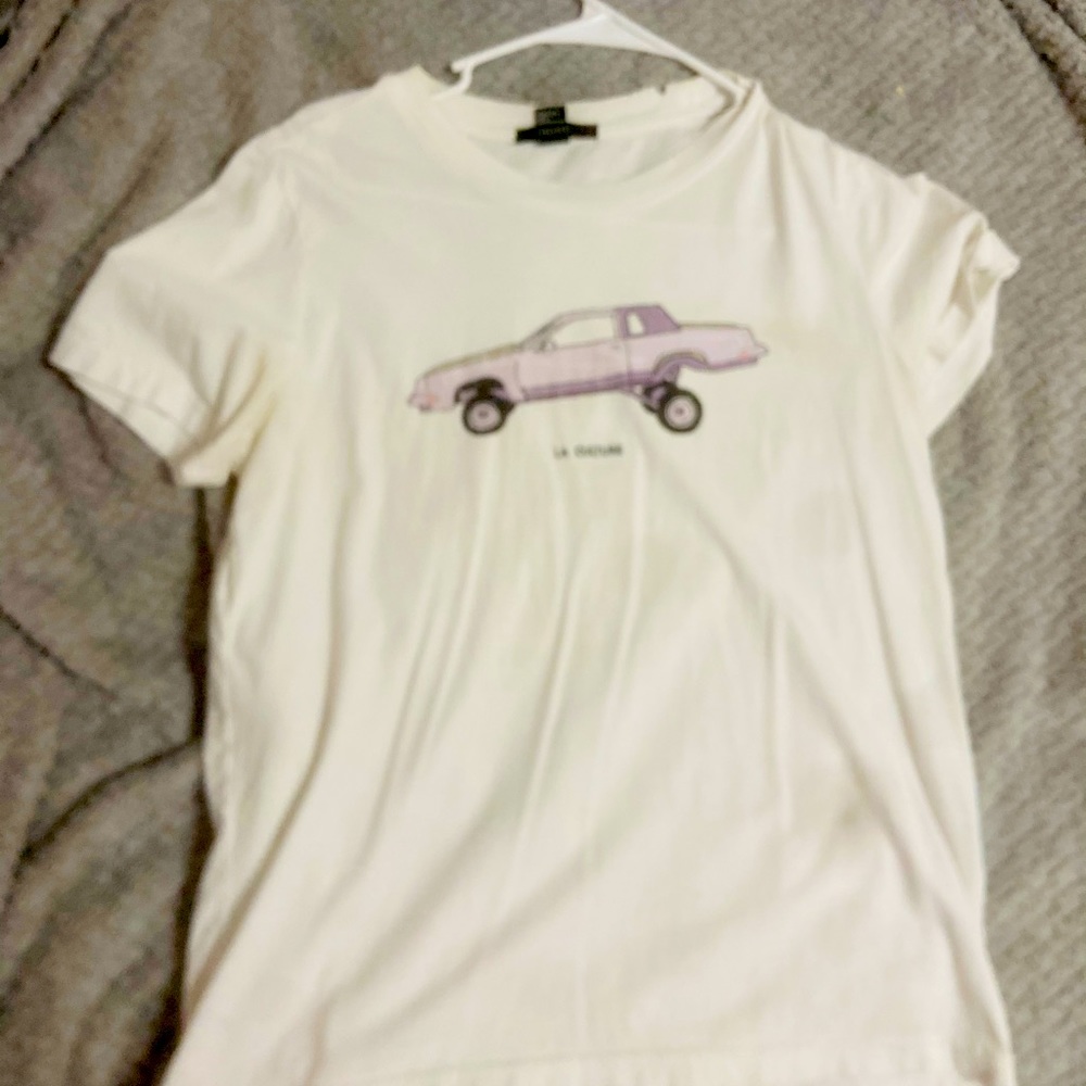 White trendy tee-shirt